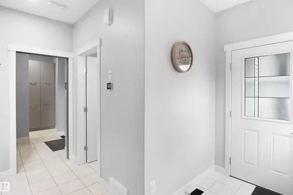 Edmonton, AB T6T 1A3,811 35 AV NW