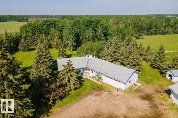 Rural Lac Ste. Anne County, AB T0E 0J0,55428 HWY 765