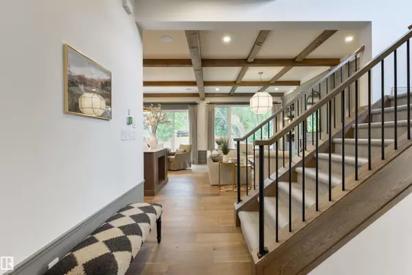 Edmonton, AB T6J 0P4,12307 39A AV NW