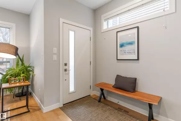 Edmonton, AB T6E 1H4,9524 75 AV NW