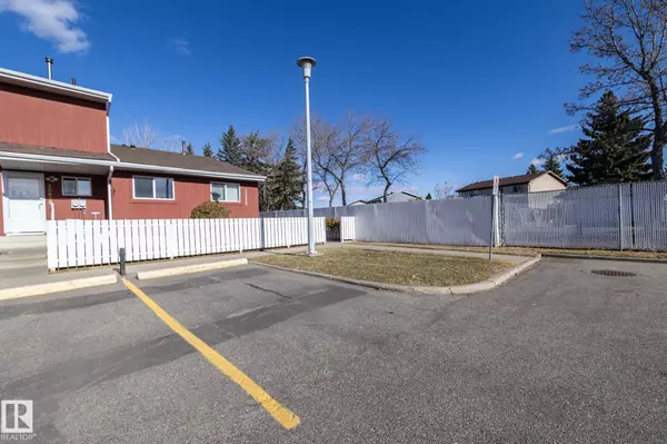 Edmonton, AB T5X 3N4,10656 BEAUMARIS RD NW