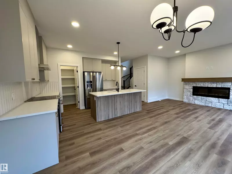 3210 DIXON WY SW, Edmonton, AB T6W 5L3