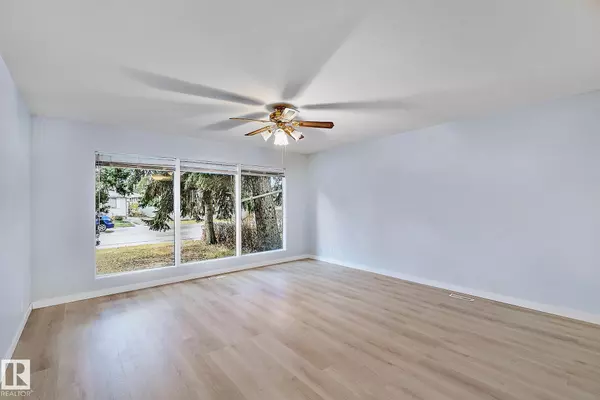 Edmonton, AB T5R 3C7,15306 78 AV NW