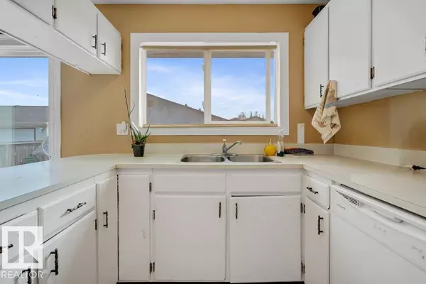 Edmonton, AB T5X 2R7,10627 168 AV NW