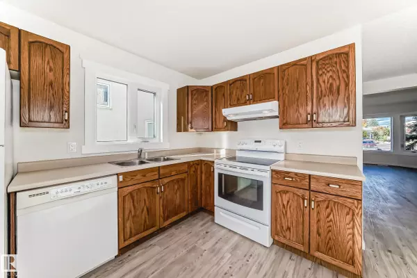 Edmonton, AB T6J 5V4,2017 108 ST NW