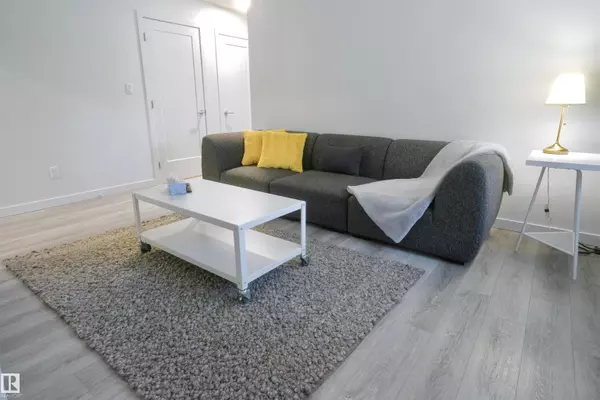 Edmonton, AB T6E 2E3,#101 10625 83 AV NW