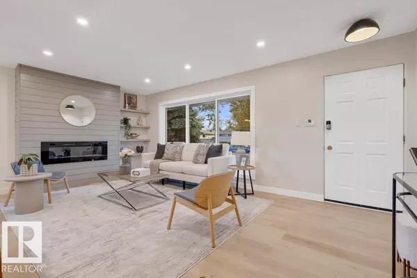 Edmonton, AB T5R 4C1,15022 86 AV NW