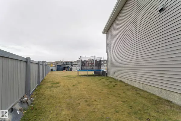 Edmonton, AB T6X 2A9,6706 24 AV SW SW