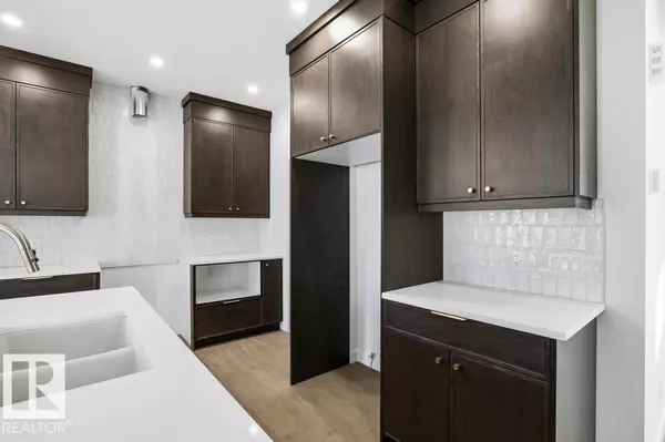 Edmonton, AB T6W 5K6,4418 COOKE WY SW