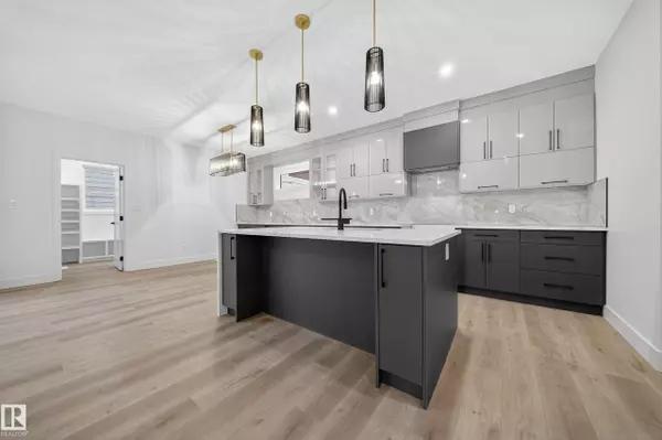 Edmonton, AB T6W 4L7,6117 CRAWFORD DR SW