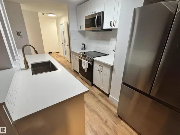 Edmonton, AB T6E 4S6,#811 10883 SASKATCHEWAN DR NW