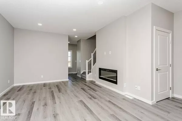 Edmonton, AB T5S 2C2,4303 KINGLET DR NW