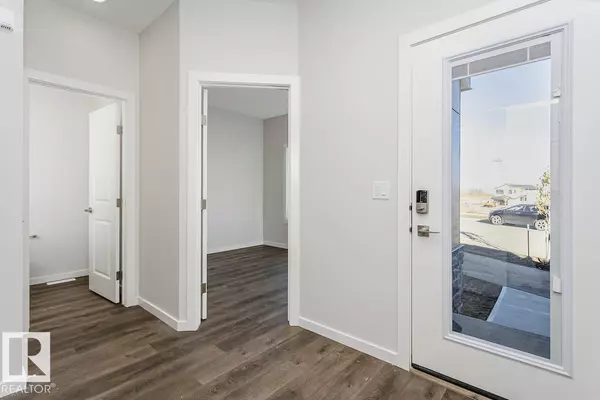 Edmonton, AB T5S 2C2,4299 KINGLET DR NW