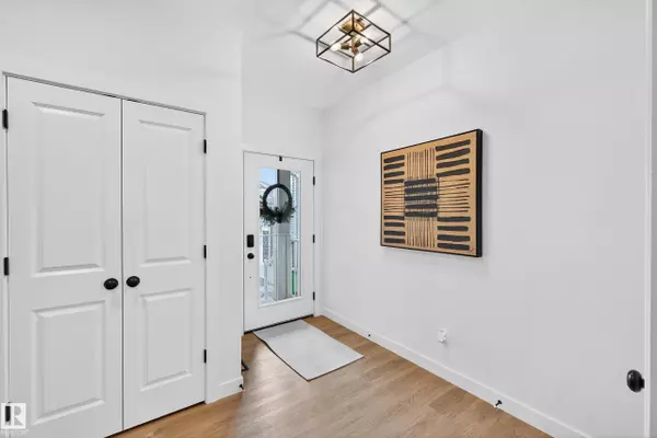 Edmonton, AB T6W 4P9,16612 30 AV SW