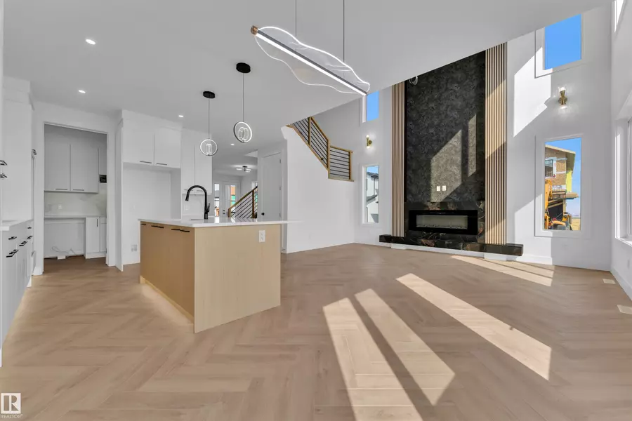 123 28 ST SW, Edmonton, AB T6X 3E3