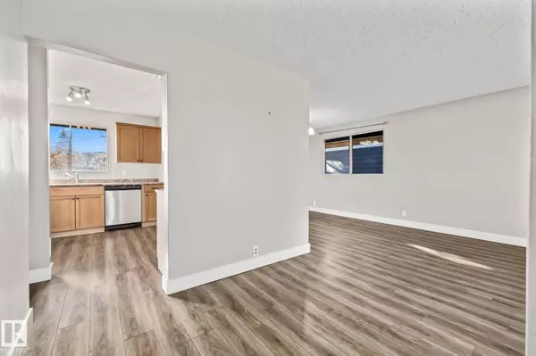 Edmonton, AB T5L 4E3,13311 DOVERCOURT AV NW