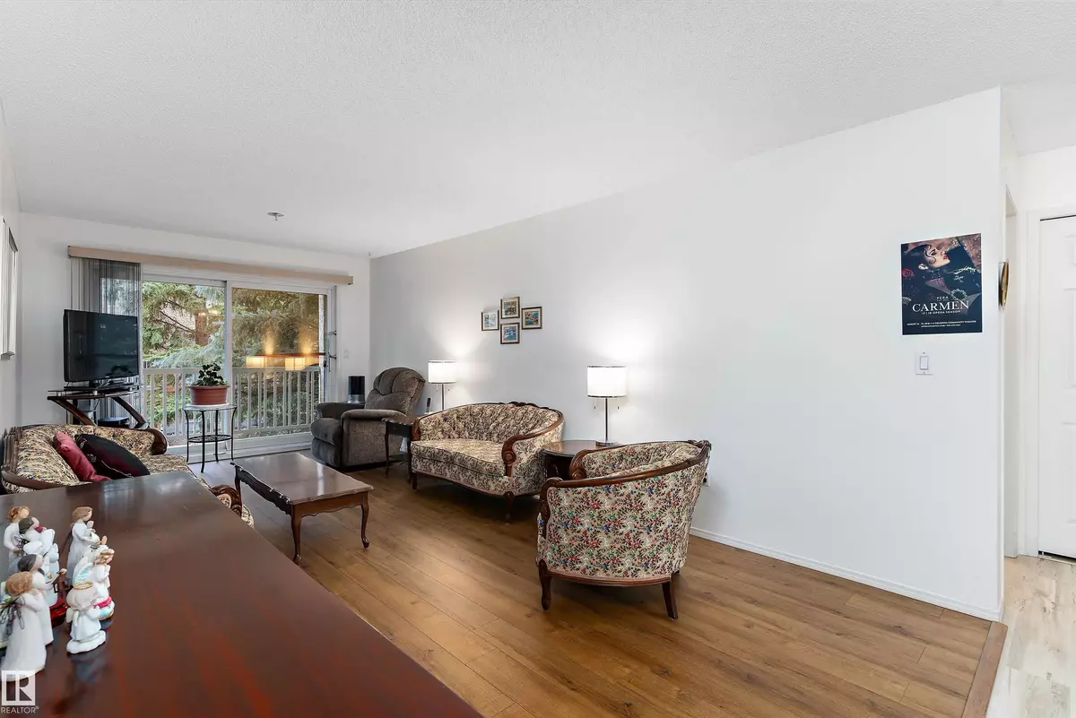 Edmonton, AB T6J 6X2,#209 10915 21 AV NW