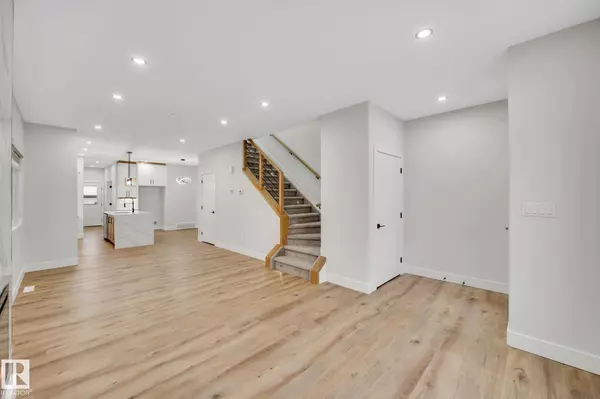 Edmonton, AB T6H 2H2,10713 52 ST NW