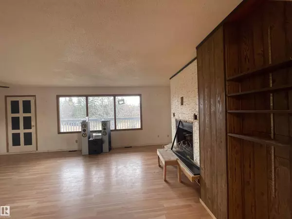 Rolly View, AB T0B 3M3,50136 RGE RD 231