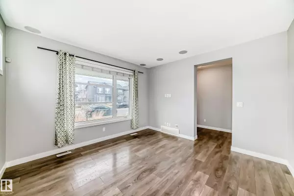 Edmonton, AB T6W 3M7,2033 CAVANAGH DR SW