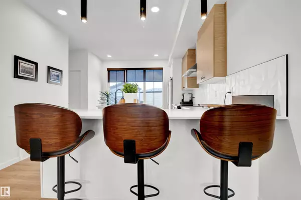 Edmonton, AB T6X 2X9,439 39 ST SW