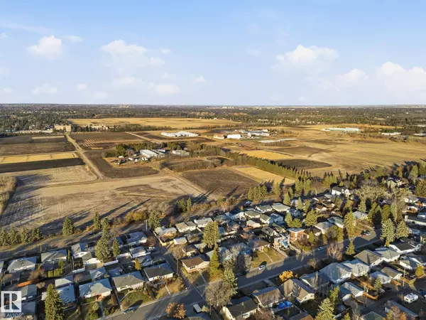 Edmonton, AB T6H 0S5,11324 53 AV NW