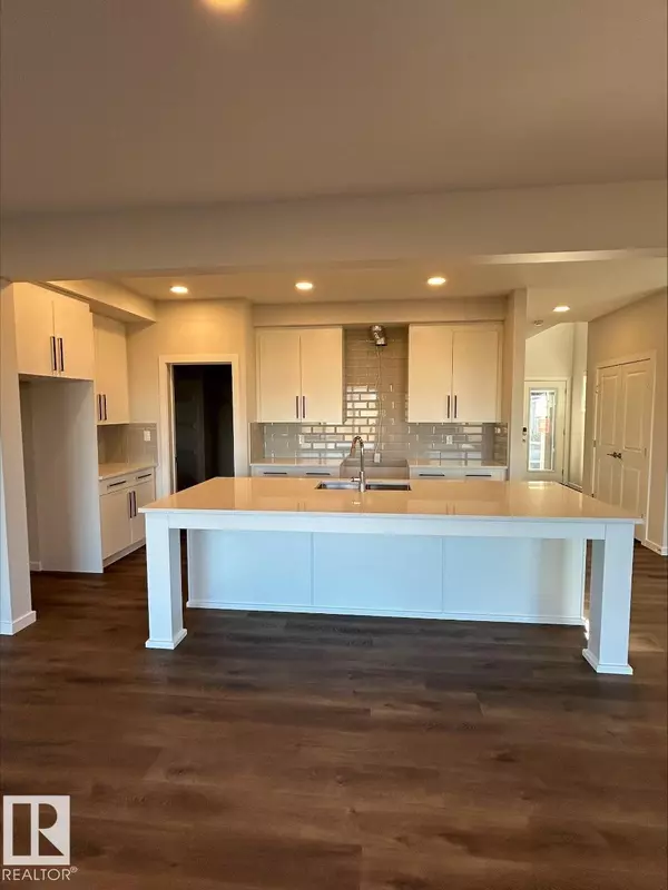 Edmonton, AB T5Y 4G6,328 173 AV NW