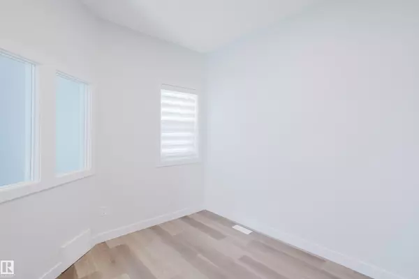 Edmonton, AB T6M 3E8,19007 20 AV NW