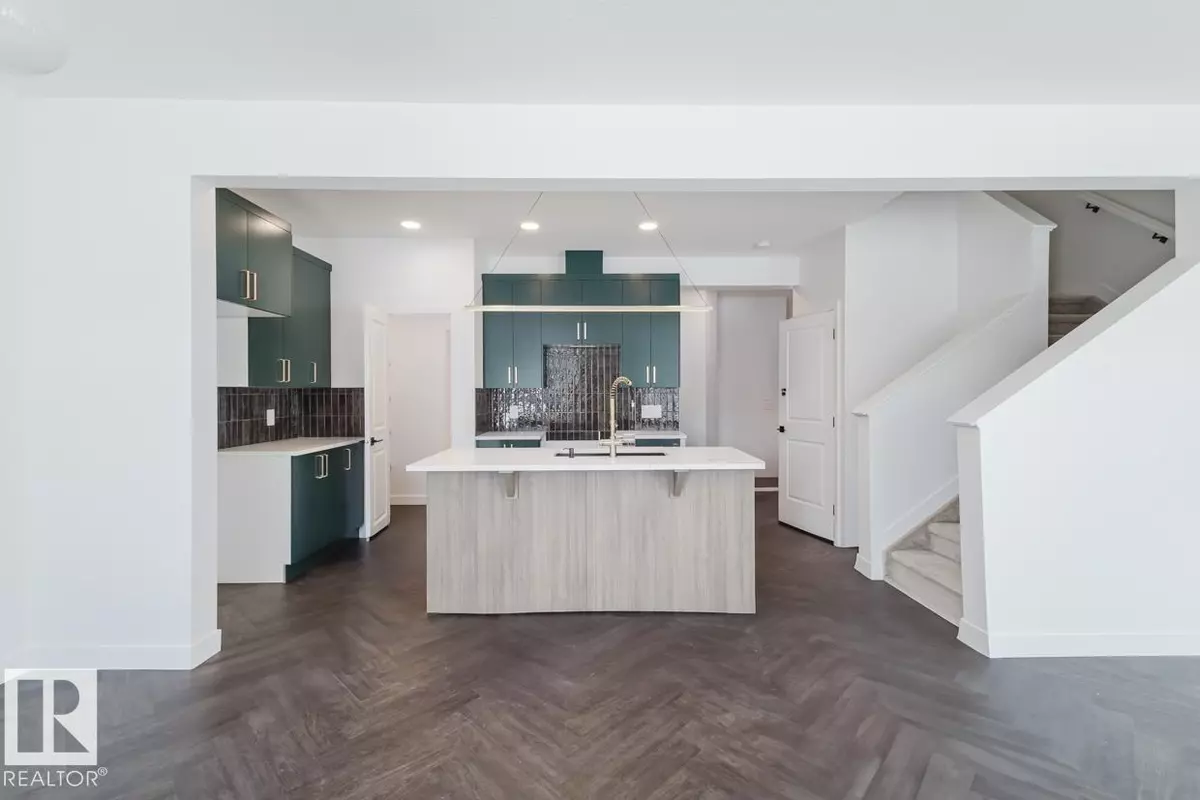 St. Albert, AB T8T 2C9,39 CHARTRES CL