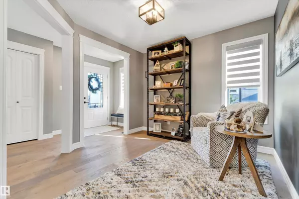 Edmonton, AB T6W 2E3,17437 5A AV SW