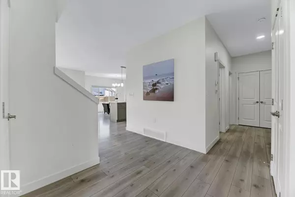 Edmonton, AB T6M 0Y6,513 EAGLESON WD NW