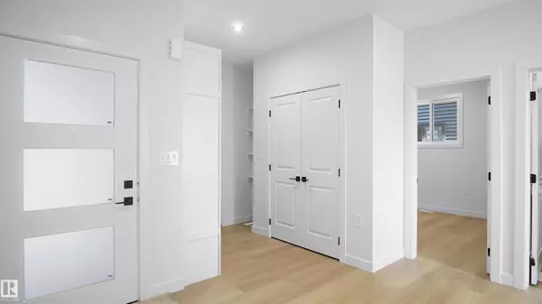 Spruce Grove, AB T7X 4G4,2 AXELWOOD CR