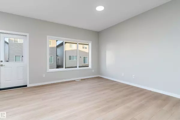 Edmonton, AB T6W 1A8,6320 KING WD SW