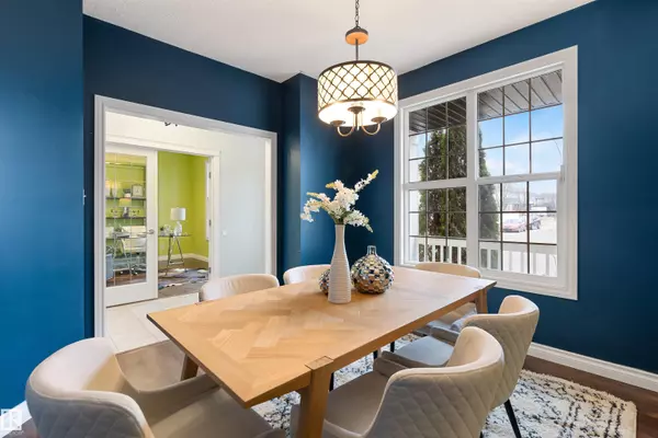 Edmonton, AB T6R 0A5,4992 THIBAULT WY NW