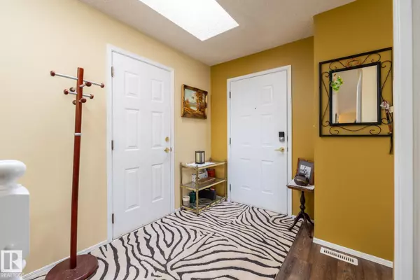 Edmonton, AB T6M 2J2,5973 189 ST NW