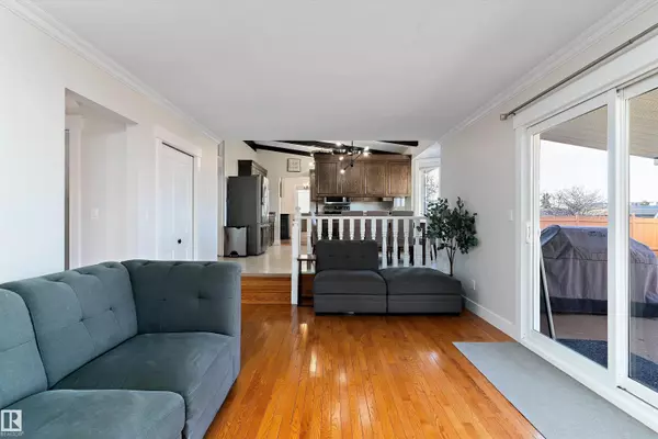 Edmonton, AB T6J 3A5,3026 105A ST NW