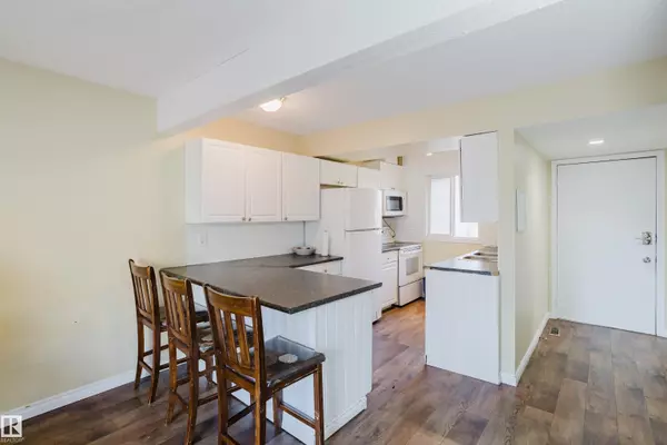 Edmonton, AB T5X 1T8,14612 121 ST NW
