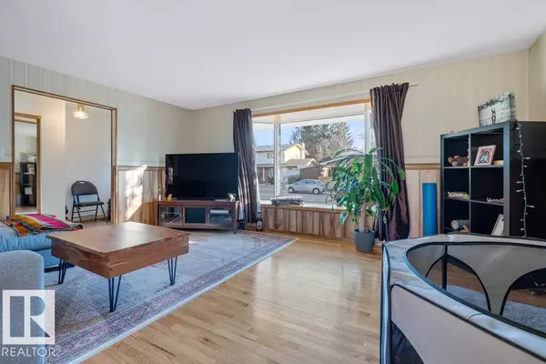 Edmonton, AB T6H 4H3,5004 144 ST NW