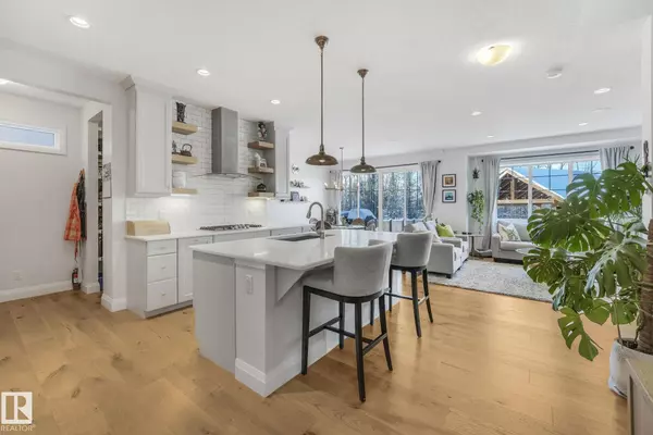 Edmonton, AB T6M 0W4,2732 204 ST NW