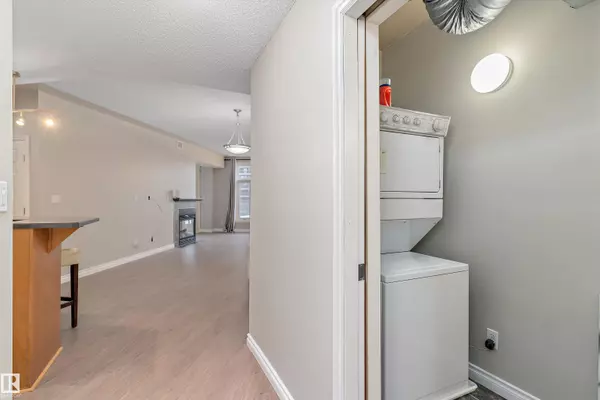 Edmonton, AB T5H 3S8,#402 9020 JASPER AV NW