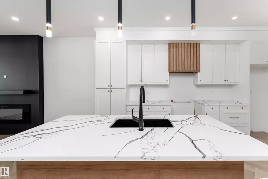 3127 Magpie WY NW, Edmonton, AB T5S 0V3