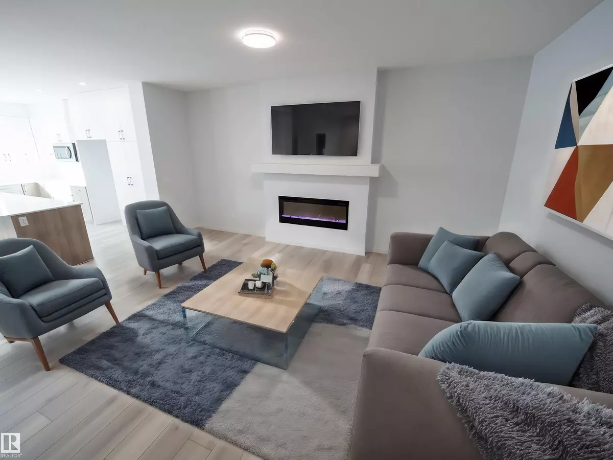 Edmonton, AB T5Y 4K3,17527 7 ST NE