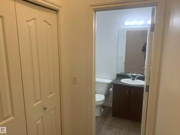 Edmonton, AB T6T 0C3,#102 3010 33 AV NW