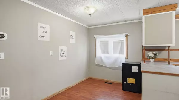 Edmonton, AB T5S 1T7,880 West Coast Bay NW