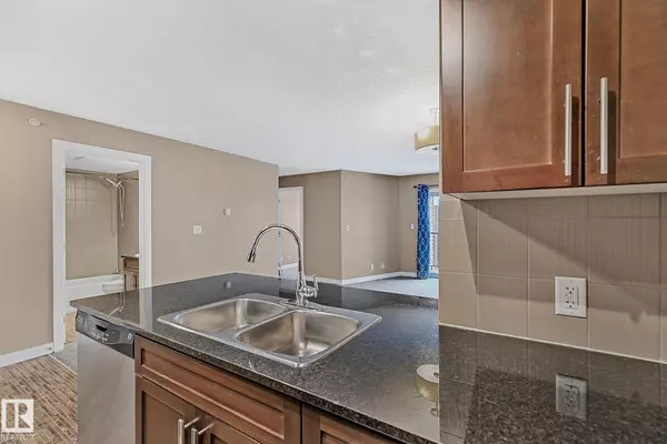 Edmonton, AB T6W 2A2,#413 11820 22 AV SW