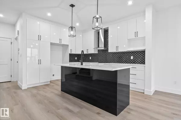 Edmonton, AB T6T 2K2,326 32 AV NW