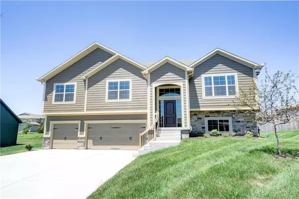 1210 Mission DR, Raymore, MO 64083