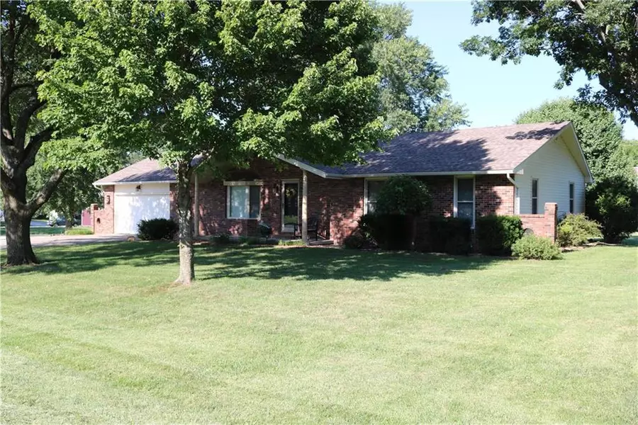 6 Skyline DR, Adrian, MO 64720