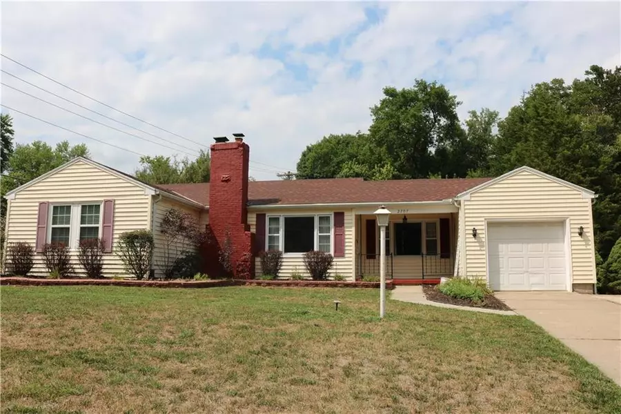 2707 GEne Field RD, St Joseph, MO 64506