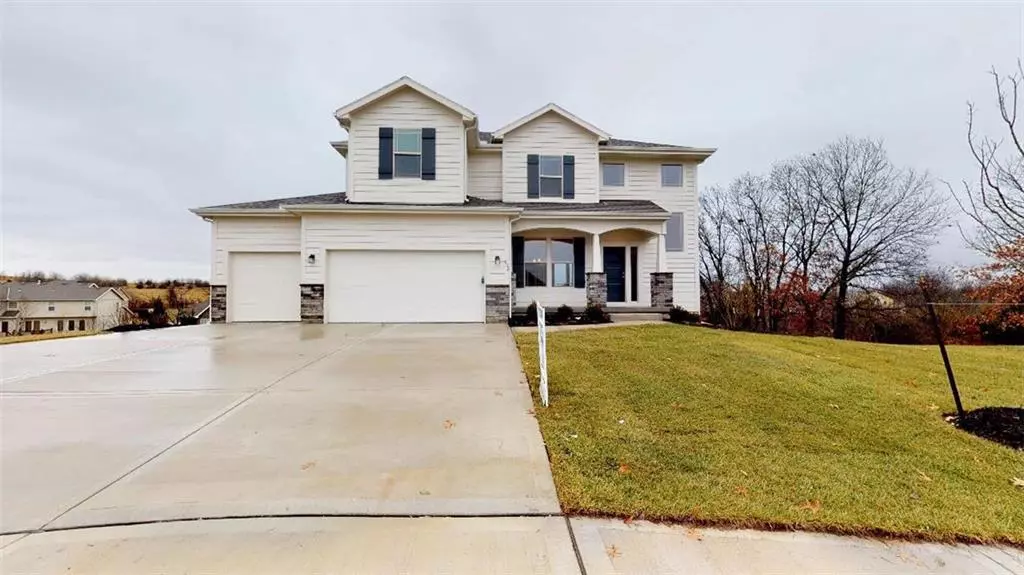 Lansing, KS 66043,802 Canyon LN